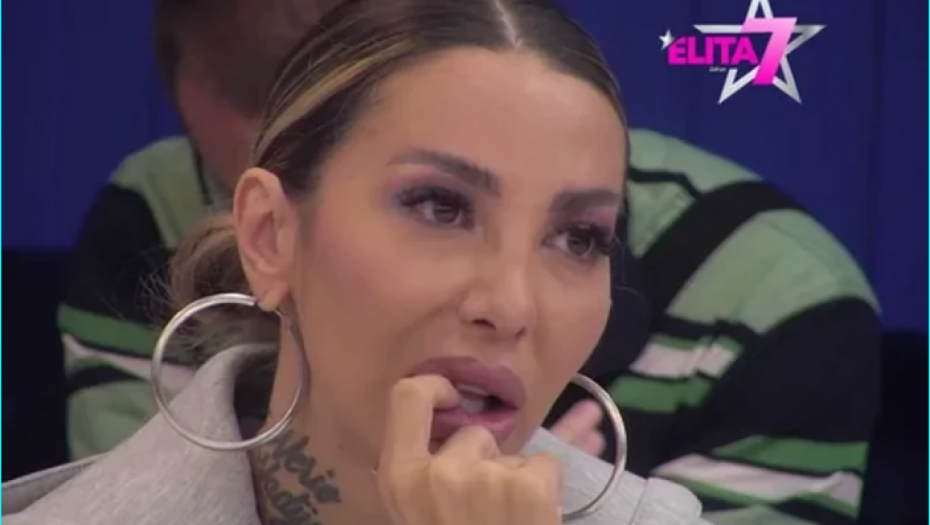 VUKLA ME JE PO PODU, PRONAŠLA SAM NOŽ Aneli brutalno pretukla Asminovu sestru: Bosa sam otišla u policiju!