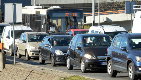 VISOKE TEMPERATURE I I POJAČAN SAOBRAĆAJ SAMO OTEŽAVAJU VOŽNJU! ''Putevi Srbije'' uputili APEL vozačima