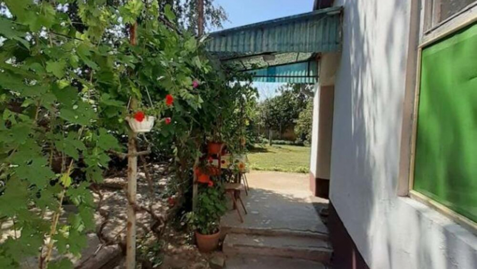 DVORIŠTE U CVEĆU, A I CENA MIRIŠE DOBRO: Dušica 110 kvadrata ove kuće daje za 6.800€