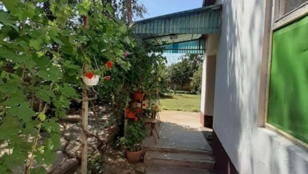 DVORIŠTE U CVEĆU, A I CENA MIRIŠE DOBRO: Dušica 110 kvadrata ove kuće daje za 6.800€