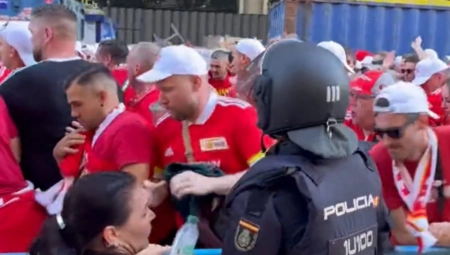 JEZIVE SCENE U ŠPANIJI Nemački navijači izazvali sukob ispred stadiona, policija morala hitno da interveniše (VIDEO)