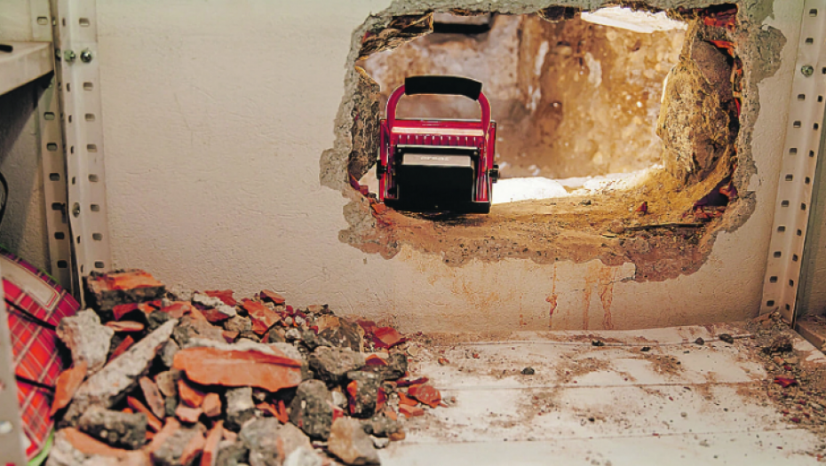 KAKO SU I KUDA POBEGLI KOPAČI KOJI SU UPALI U DEPO SUDA? Jedan taksijem u Srbiju, dvojica busom do BiH