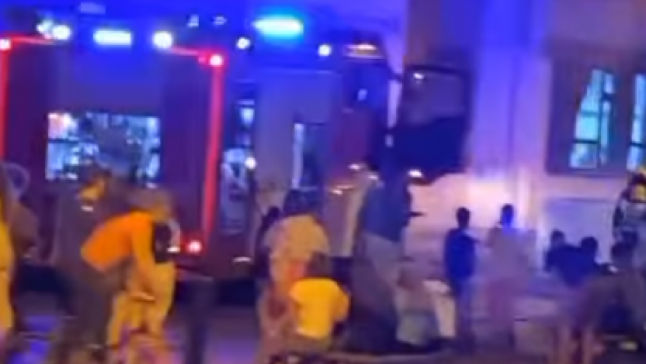 PRVI  SNIMCI POŽARA NA VIDIKOVCU Deca pobegla od vatre, vatrogasci se bore sa stihijom (VIDEO)