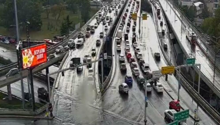 SUDAR TRI AUTOMOBILA NA MOSTU NA ADI Delovi vozila svuda po putu