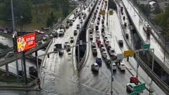 SUDAR TRI AUTOMOBILA NA MOSTU NA ADI Delovi vozila svuda po putu