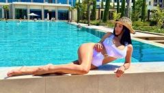GOLIŠAVE FOTKE HELENE TOPALOVIĆ: Skinula se u i pokazala čime raspolaže, silikoni samo što ne iskoče, hot pozom oduzima dah! (FOTO)