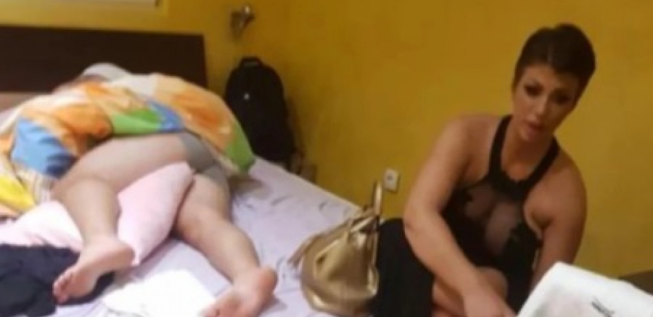 OBJAVLJENE MILJANINE ORGIJE: Na Bebicinom profilu osvanule šok scene, ovi muškarci s njom u krevetu(FOTO)