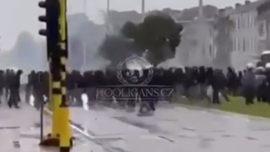 JEZIVO Strašna tuča navijača, policija hapsila na sve strane (VIDEO)