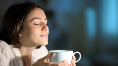 POPIJTE OVO UMESTO KAFE Razbudiće vas, rešićete se nadutosti, a kilogrami će se istopiti