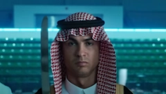 ŠTO SE MORA, NIJE TEŠKO Ronaldo pleše za zastavu Arabije (VIDEO)