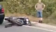 MOTOCIKLISTA UDARIO U ZNAK KOD LIPOVAČKE ŠUME Nesreća u Barajevu (VIDEO)
