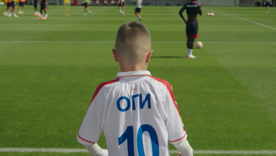 CRVENO-BELI POKAZALI KOLIKO SRCE IMAJU Mali Ognjen je vatreni Zvezdin navijač, ovaj dan će mu ostati u najlepšem sećanju (VIDEO)