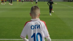 CRVENO-BELI POKAZALI KOLIKO SRCE IMAJU Mali Ognjen je vatreni Zvezdin navijač, ovaj dan će mu ostati u najlepšem sećanju (VIDEO)