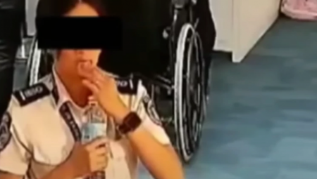 UKRALA OD PUTNIKA 300 DOLARA, PA IH POJELA Isplivao snimak sa aerodroma, radnica uhvaćena u krađi (VIDEO)