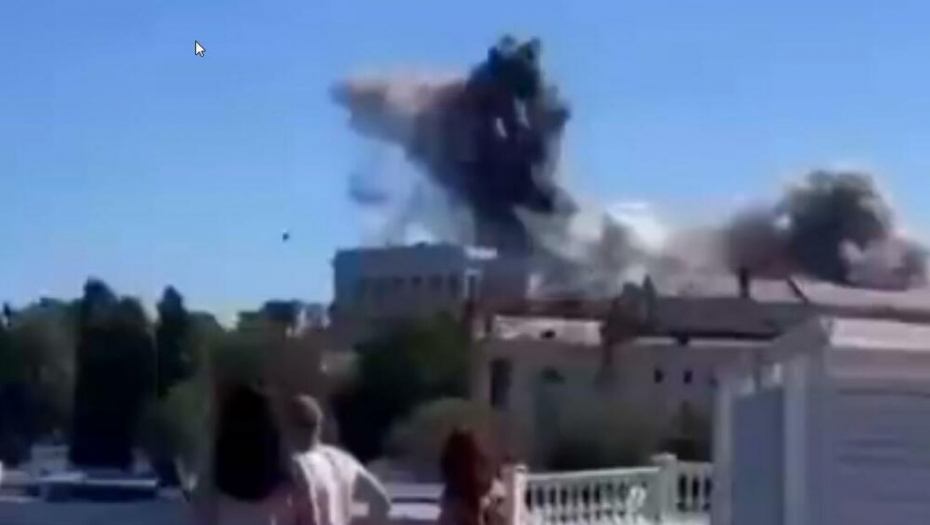 OVO SE ZOVE PAKAO! DVE KRSTAREĆE RAKETE POGODILE ŠTAB CRNOMORSKE FLOTE: Udar sa distance pred gomilom civila! (VIDEO)