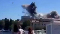 OVO SE ZOVE PAKAO! DVE KRSTAREĆE RAKETE POGODILE ŠTAB CRNOMORSKE FLOTE: Udar sa distance pred gomilom civila! (VIDEO)