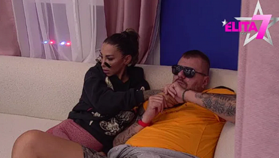 ZRELA SI ZA PSIHIJATRIJU: Aneli pokazala prostačko ponašanje, psovala Janjušu majku, učesnici šokirani (VIDEO)