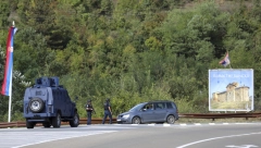 ŠTA SE TRENUTNO DEŠAVA U BANJSKOJ? Prilazi blokirani, albanski policajac na ulazu u selo se obratio medijima
