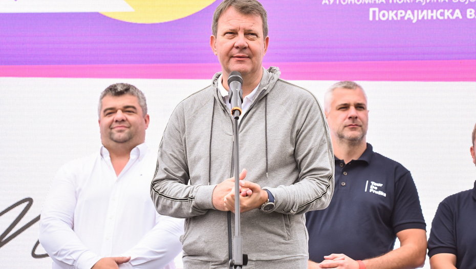 Mirović označio početak biciklističke trke u okviru manifestacije „Tour de Fruška“ (VIDEO)