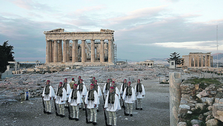 HRAM POSVEĆEN BOGINJI ATINI Njegove skulpture ubrajaju se u najvažnija dela starogrčke umetnosti