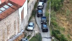 KURTIJEV HAOS NA KiM Povukla se naoružana lica, konačno je mirno, čeka se obraćanje predsednika