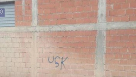 NOVA PROVOKACIJA Grafiti UČK ispisani u srpskom selu Donja Budriga