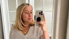 ĆERKA POZNATOG MUZIČARA RADI U KOZMETIČKOM SALONU Tata joj ima milione, ali ona od svog posla ne odustaje