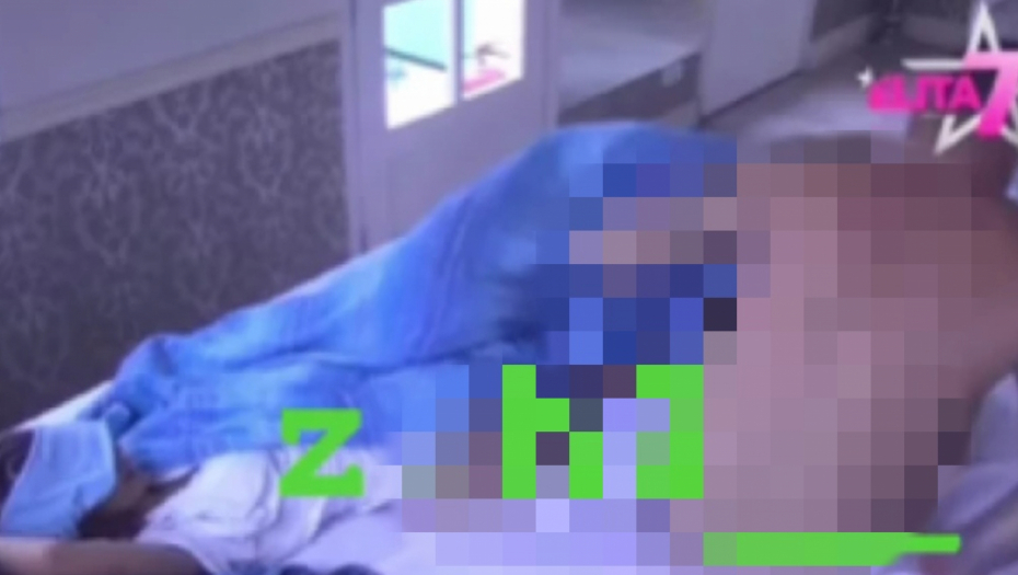 VRELA AKCIJA ANELI I JANJUŠA: On povukao jorgan dok je bila gola, a onda nogom bez blama obavljala radnju! (VIDEO)