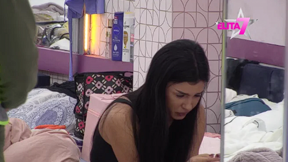 ANITA VIŠE NE IZGLEDA OVAKO! Promenila lični opis nakon što je javno raskrinkana, šok transformacija ostavila sve bez teksta!