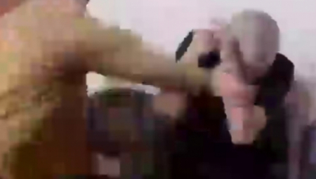 (UZNEMIRUJUĆI VIDEO) Kadirov bije zatvorenika, a žrtva ne sme ni da se brani! Oglasio se čečenski lider: Istina je, ponosan sam