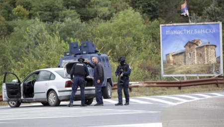 "OPOZICIJA NE SPOMIJE KURTIJEV TEROR KOJI TRPI NAŠ NAROD, NI STRADALE SRBE" Članovi predsedništva SNS-a jasno osudili ponašanje lidera opozicije