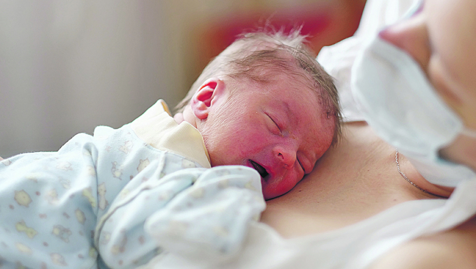 TRI BEBE SU SE GUŠILE ZBOG ISTE GREŠKE RODITELJA Ovo je jedini pravilan način da uspavate dete posle hranjenja, otkrivaju lekari!