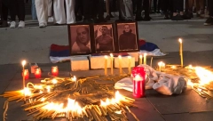 BEOGRAD ZAPALIO SVEĆE STRADALIM SRBIMA Narod im ispred Hrama odao počast