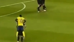 NESVAKIDAŠNJA SCENA U SAUDIJSKOJ ARABIJI Mane nakon gola skočio na Firmina iako oni nisu saigrači?! (VIDEO)