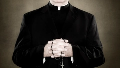 SVEŠTENIK SAM SEBI ODSEKAO POLNI ORGAN Prijatelji provalili u kuću i zatekli horor prizor, a sve je uradio zbog ovoga