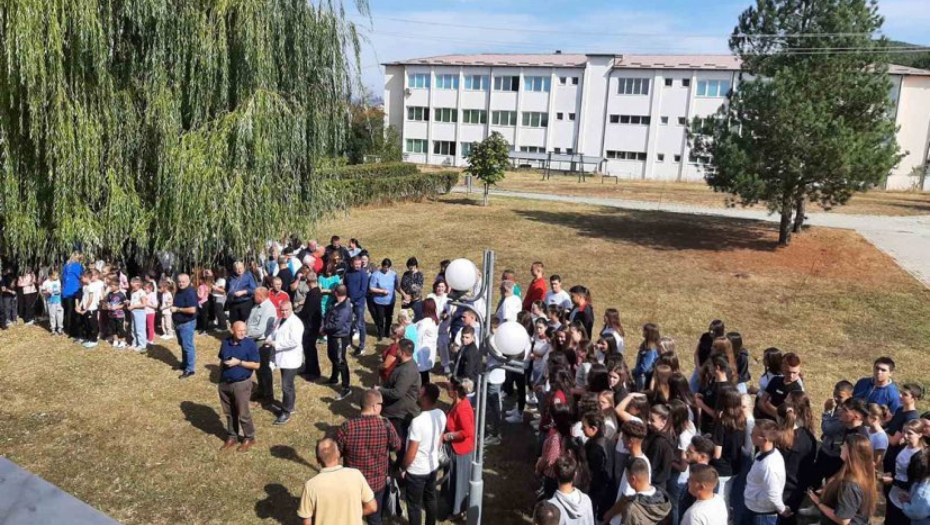 PRIZOR KOJI SLAMA SRCA Srbi iz Kosovskog Pomoravlja u ogromnom broju pale sveće stradalima u Banjskoj