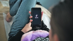 TIKTOK KIDA SA ZARADOM, SVAKODNEVNO OBARA REKORDE Od korisnika inkasirali 10 milijardi dolara