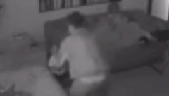 MLADIĆ OSTAVIO PIŠTOLJ, A ONDA GA UZELA DEVOJČICA Nakon toga se ćio užasan vrisak (VIDEO)