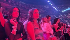 MAJKA ALEKSANDRE PRIJOVIĆ BRIZNULA U PLAČ: Emotivne scene na pevačicinom koncertu, evo šta ju je dirnulo