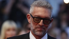 OPET LJUBI 30 GODINA MLAĐU Vinsent Kasel smuvao misicu koja neverovatno liči na njegovu bivšu