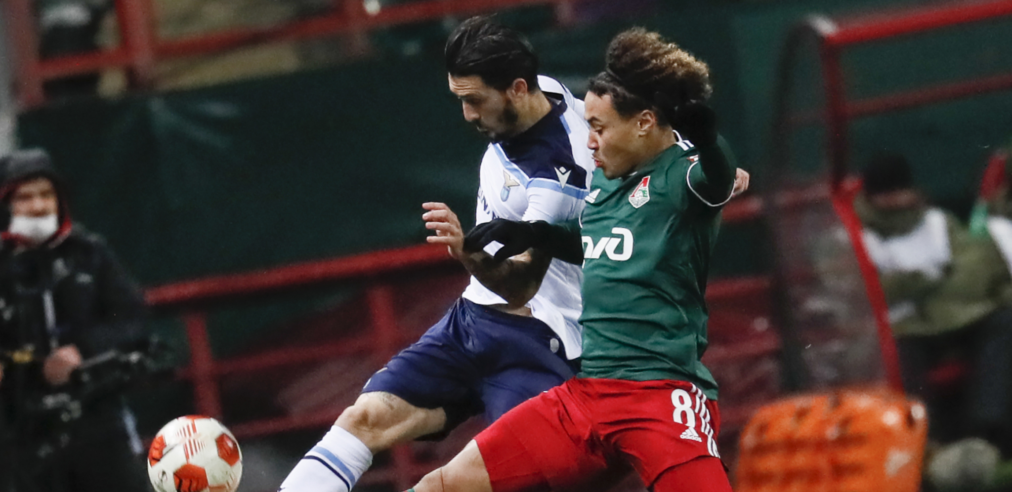 DRAMA SA SREĆNIM KRAJEM Vatrogasci spasili fudbalera koji je pokušao samoubistvo sa nadvožnjaka