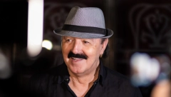 EVO KAKO IZGLEDA HARIS DŽINOVIĆ BEZ ŠEŠIRA Pevača skoro niko nije video u ovakvom izdanju