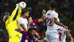 IZGLEDA DA JE TAKO MORALO BITI Autogol Serhija Ramosa doneo pobedu Barseloni, Španac neće po lepom pamtiti povratak na "Kamp Nou" (VIDEO)