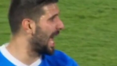 MITROVIĆ POTPUNO IZGUBIO ŽIVCE Srbinova žustra reakcija, prekrstio se, pa ljutito napustio teren (VIDEO)