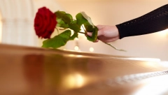 OVO JE ŽENA KOJA JE PRISTUSTVOVALA SOPSTVENOJ SAHRANI Bila je u zatočeništvu dva dana, proglasili su je mrtvom, a onda se suočila sa svojim ubicom (VIDEO)