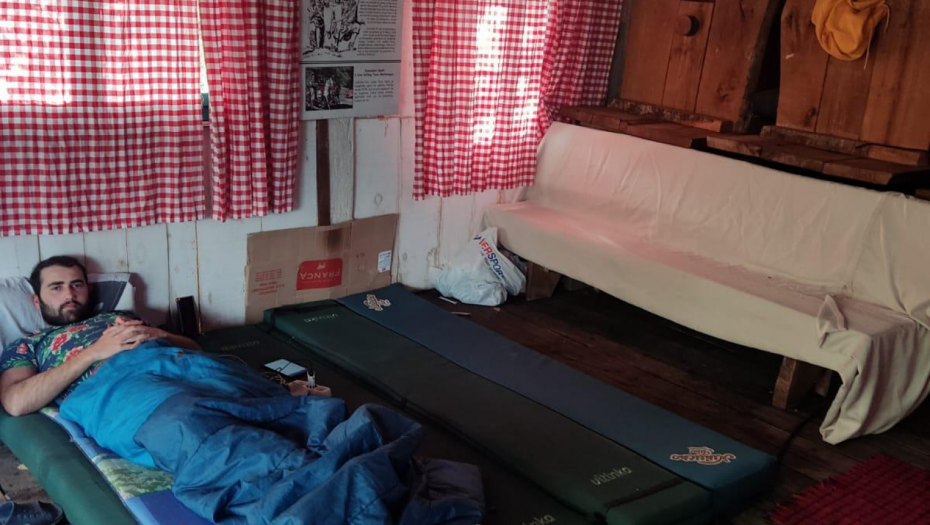 NAMUČIŠE SE Alo! posetio najlenjivije takmičenje svih vremena nadomak Nikšića: 1.000 evra za izležavanje