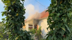 "DIM SE ŠIRIO CELIM NASELJEM, A PLAMEN BIO SVE VEĆI" Zapalila se porodična kuća u Čačku (FOTO)