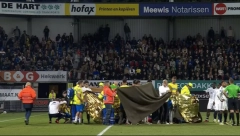 UZMEMIRIJUĆE SCENE U HOLANDIJI Golman RKC-a se srušio na terenu, igrači Ajaksa u šoku - utakmica prekinuta i neće se nastavljati (VIDEO)