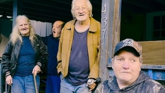 PORODICA PUNA INCESTA! Kod njih važe čudna pravila, a ako jednu stvar uradite počnu da laju i da vas jure