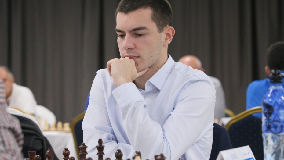 SVETSKA TITULA IZMAKLA U POSLEDNJEM KOLU Luka Budisavljević remizirao sa novim šampionom, srpski šah ne mora da brine za budućnost